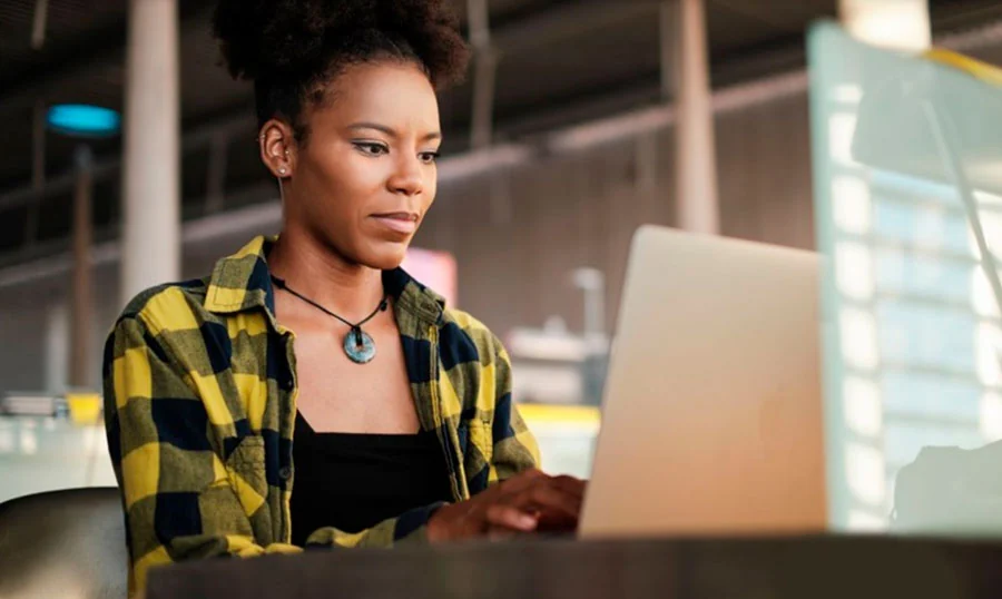 Mulheres ocupam 37,4% dos vínculos empregatícios em estabelecimentos com 100 ou mais empregados no Tocantins, aponta Ministérios