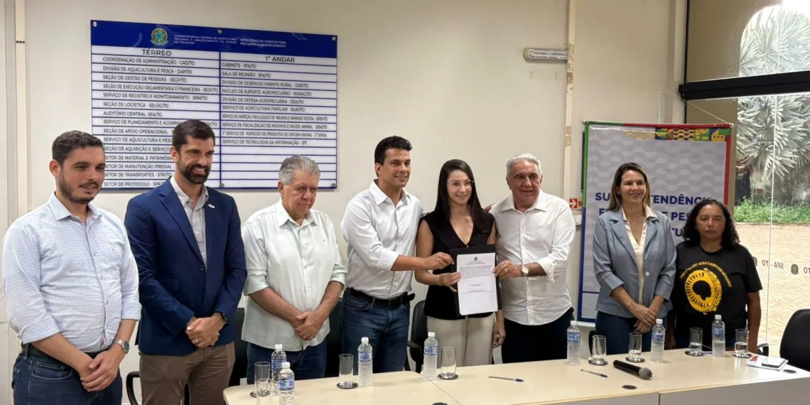 Laena Brito assume Superintendência da Pesca e Aquicultura em solenidade prestigiada pelo vice-governador Laurez e senador Irajá