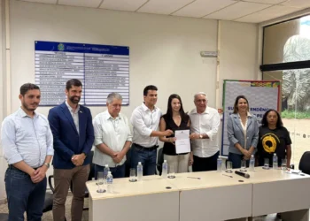 Laena Brito assume Superintendência da Pesca e Aquicultura em solenidade prestigiada pelo vice-governador Laurez e senador Irajá