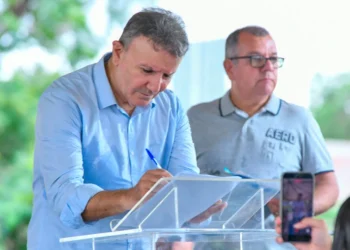 Em homenagem a médico morto no trânsito, prefeito Eduardo Siqueira assina decreto que institui Área de Proteção ao Ciclista Pedro Caldas