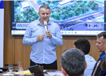 Prefeito entrega 32 certificados do SIM a empresários da Capital que comercializam produtos de origem animal