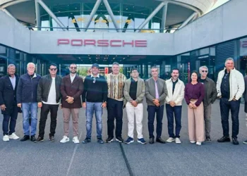 Liderada por Roberto Pires, comitiva tocantinense faz visita técnica a fábrica da Porsche na Alemanha