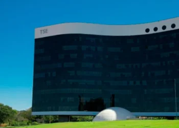 Eleições 2026: cidadão tem um mês para tirar título ou regularizar situação eleitoral; veja quem precisa tirá-lo