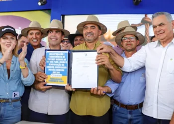 Na abertura da Agrotins, governador Wanderlei Barbosa assina projeto para federalização da TO-080 e formaliza homenagem a Moisés Avelino
