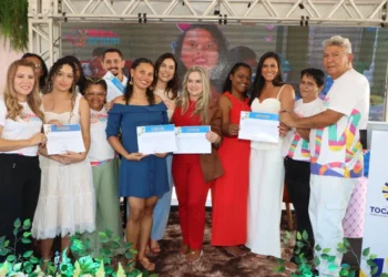 Karynne Sotero e Cleizenir Santos prestigiam formatura de 56 mulheres no projeto “Mãos que Criam” em Palmeirópolis