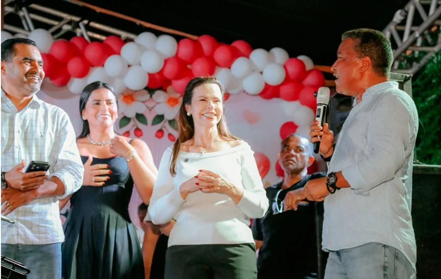 Em pré-campanha, senadora Dorinha participa de festa do Dia dos Mães de Axixá com governador Wanderlei