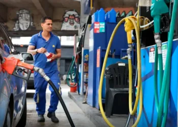 Governo fixa subvenção à gasolina em R$ 0,44 por litro; valor será pago por dois meses a produtores e importadores
