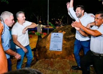 Após revitalização completa, prefeito de Palmas inaugura a Praça das Águas e entrega novo espaço para moradores do Bertaville