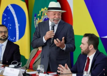 Lula anuncia novo Desenrola para quem ganha até R$ 8,1 mil; iniciativa prevê descontos de 30% a 90%