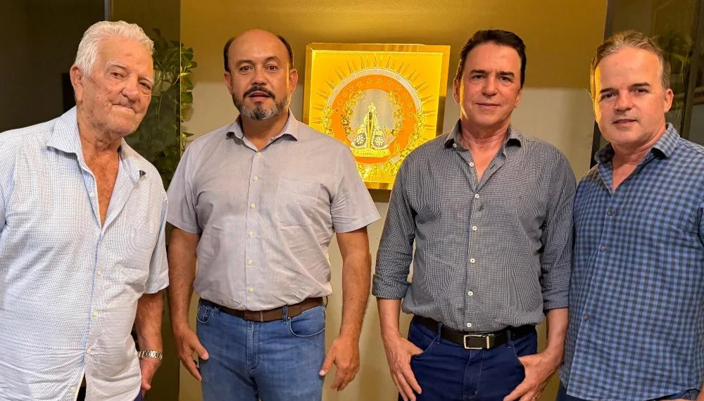 Sandoval Cardoso se reúne com família do Supermercado São Judas Tadeu e destaca importância do empreendedorismo para o desenvolvimento de Colinas