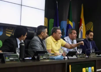 Vanderlei Luxemburgo defende esporte e educação como caminhos para formar jovens no Tocantin