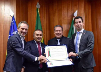 Vanderlei Luxemburgo recebe Título de Cidadão Goianiense e afirma que será uma voz nacional pelo Tocantins no Senad