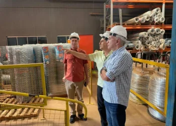 Vereador Carlos Amastha visita empresa do setor de aço e destaca geração de empregos em Palmas