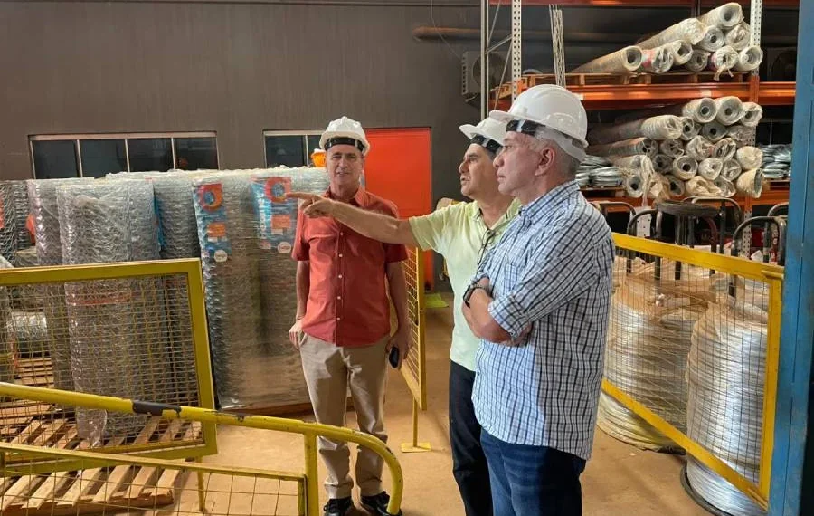 Vereador Carlos Amastha visita empresa do setor de aço e destaca geração de empregos em Palmas