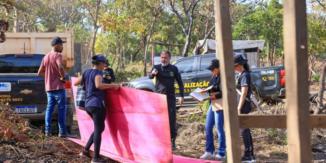 Prefeitura de Palmas recupera área pública ocupada de forma irregular e acompanha famílias em situação de vulnerabilidade