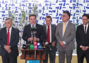 Presidente da Câmara anuncia transição de um ano para jornada de 40 horas; texto deve ir ao Plenário nesta quarta