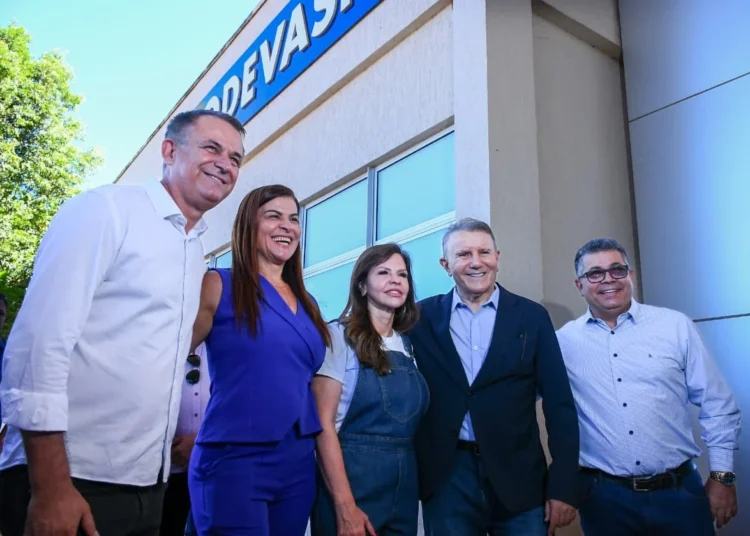 Prefeito de Palmas, Eduardo Siqueira Campos com a senadora Dorinha Seabra em solenidade na Codevasf