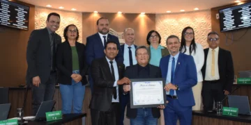 Pré-candidato a deputado federal, Osires Damaso recebe Moção de Aplausos na Câmara de Paraíso