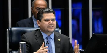 Alcolumbre afirma que fim da escala 6×1 não vai direto ao Plenário e defende “aperfeiçoamento” do texto no Senado