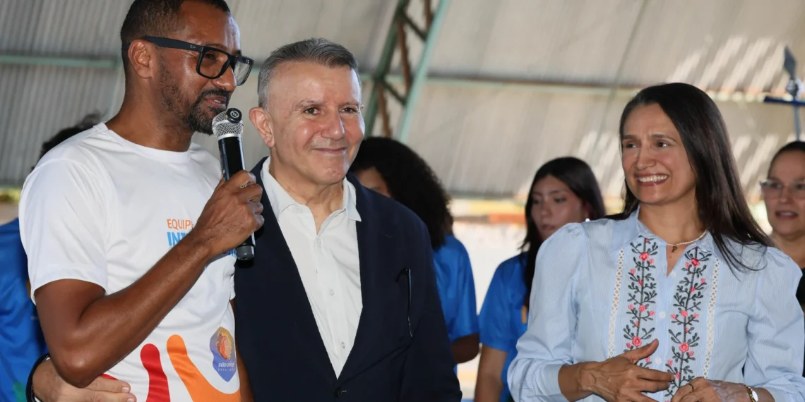 Prefeito Eduardo Siqueira Campos anuncia Joelson Soares como novo secretário extraordinário da Igualdade Racial (Foto: Lia Mara/Secom)