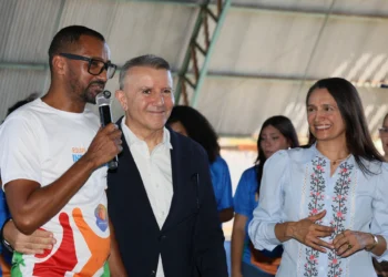 Prefeito Eduardo Siqueira Campos anuncia Joelson Soares como novo secretário extraordinário da Igualdade Racial (Foto: Lia Mara/Secom)