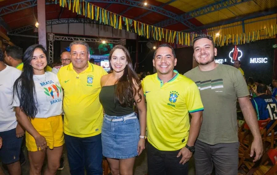 Em Dianópolis, noite de Copa vira encontro popular com Vanderlei Luxemburg