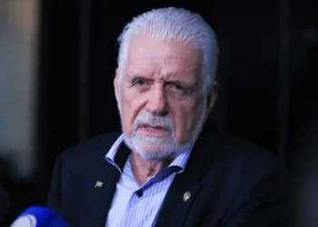 PF cumpre mandados contra líder do governo no Senado, Jaques Wagner, em operação sobre o Banco Master