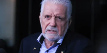 PF cumpre mandados contra líder do governo no Senado, Jaques Wagner, em operação sobre o Banco Master