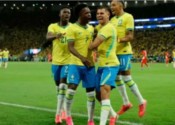 Governador decreta ponto facultativo no período da tarde na 2ª para que servidores acompanhem o jogo da seleção brasileira