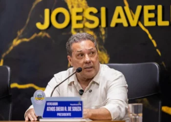 Luxemburgo celebra projeção que recoloca Brasil entre as dez maiores economias e cobra Governo por redução de gastos e imposto