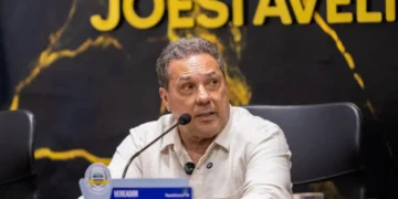 Luxemburgo celebra projeção que recoloca Brasil entre as dez maiores economias e cobra Governo por redução de gastos e imposto