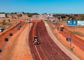 Com investimento de R$ 4,25 milhões, Avenida Siqueira Campos em Palmas recebe recapeamento em CBUQ; prazo de execução é de 90 dias