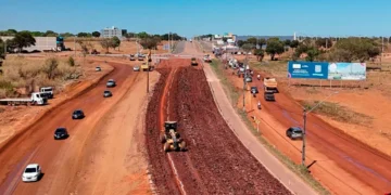 Com investimento de R$ 4,25 milhões, Avenida Siqueira Campos em Palmas recebe recapeamento em CBUQ; prazo de execução é de 90 dias