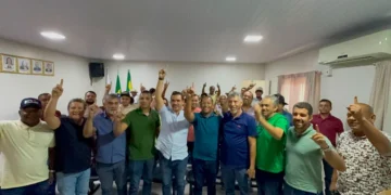 Ao lado do pré-candidato ao governo, Vicentinho Júnior, Osires Damaso cumpre agenda do sudeste do Estado