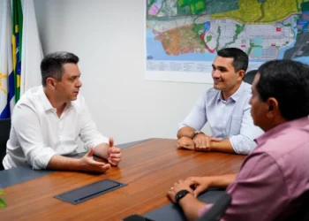 Tiago Dimas em reunião com representantes da Prefeitura de Palmas (Foto: Divulgação/Asocm)