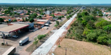 Com recurso de mais de R$ 7,5 milhões, governador vistoria obras de revitalização da TO-342 em Miracema e Miranorte e anuncia investimento na educação
