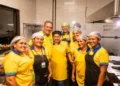 Vanderlei Luxemburgo assiste segundo jogo do Brasil na Copa ao lado da população de Paraíso do Tocantins