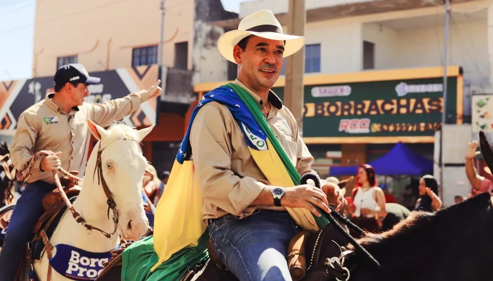 Deputado Vicentinho Júnior na 36ª Cavalgada de Araguaína (Foto: Divulgação/Ascom)