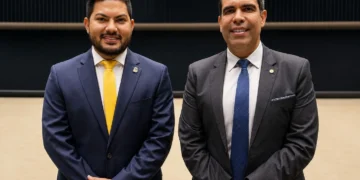 Atos Gomes com o deputado federal Ricardo Ayres (Foto: Divulgação)