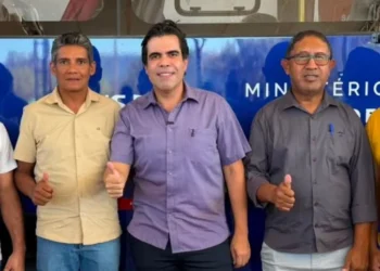 Ricardo Ayres prestigia entrega de veículos e equipamentos odontológicos do PAC a 56 municípios