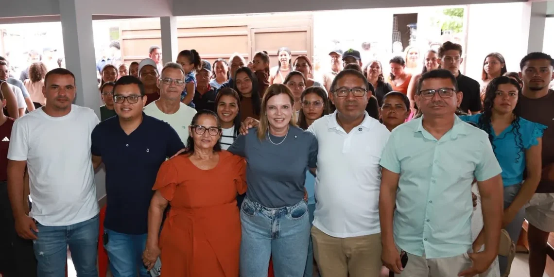 Deputado Claudia Lelis em agenda de pré-campanha em Praia Norte (Foto: Divulgação)