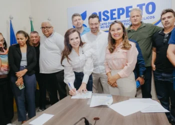 Senadora e pré-candidata ao governo, Dorinha Seabra cumpre agenda no Sindicato dos Servidores Públicos do Tocantins (Foto: Divulgação/Ascom)