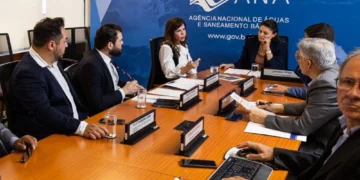 Senadora Dorinha Seabra em audiência com a diretora-presidente da Agência Nacional de Águas, Larissa Oliveira