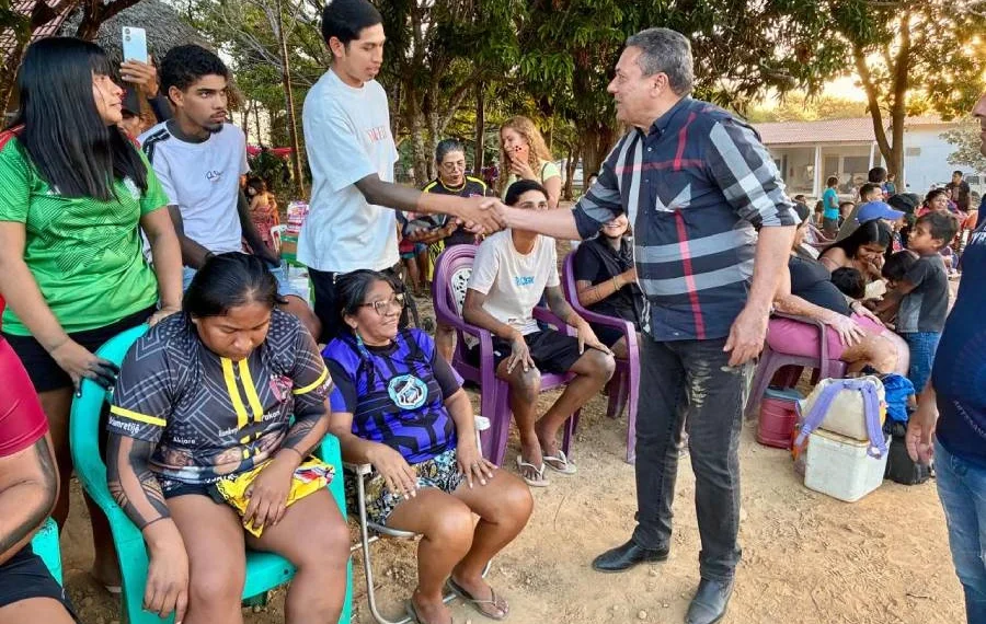 Em território indígena, Luxemburgo é recebido por caciques durante Festa do Peix