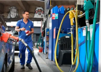 Subsídio de R$ 0,44 por litro da gasolina é prorrogado por 30 dias
