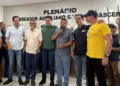 Iratã Abreu em agenda com o prefeito de Babaçulândia, Ismael Brito, e lideranças municipais e estaduais (Foto: Divulgação)