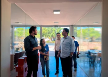 Iratã Abreu visita Agência de Inovação da UFT e reforça compromisso com a tecnologia no Tocantins