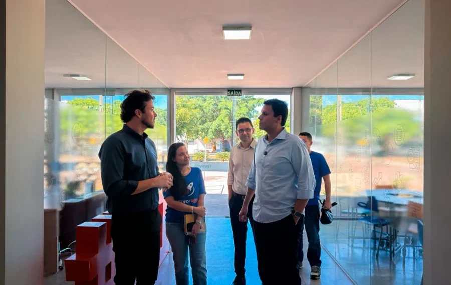Iratã Abreu visita Agência de Inovação da UFT e reforça compromisso com a tecnologia no Tocantins