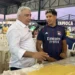 Vice-governador Laurez Moreira em agenda de pré-campanha na Feira da Arse 112 (Foto: Divulgação/Ascom)