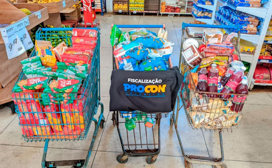 Procon apreende mais de 17 mil produtos impróprios para consumo em supermercados de 35 municípios; confira a pesquisa